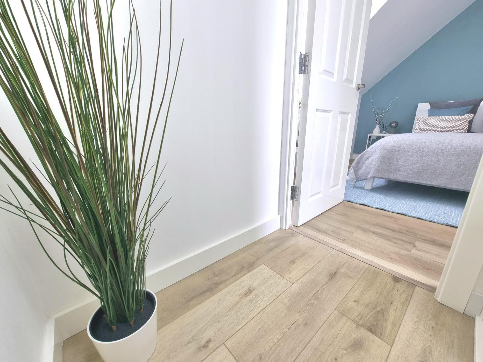 Spacious Town House - Centre, Free Parking, Sleeps 6, High-speed Wifi, En-suite, Great Location, A45, A46, Jlr, Nec, Airport, Warwick & Stratford Upon Avon - Fernwood - Your Away From Home! * Coventry