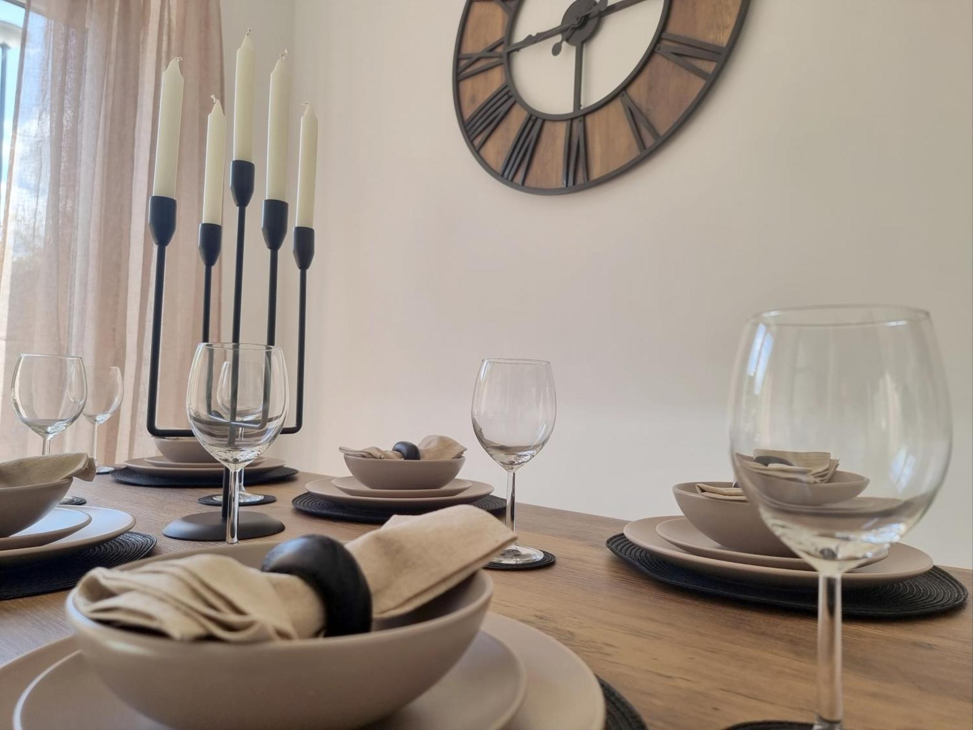 Spacious Town House - Centre, Free Parking, Sleeps 6, High-speed Wifi, En-suite, Great Location, A45, A46, Jlr, Nec, Airport, Warwick & Stratford Upon Avon - Fernwood - Your Away From Home!