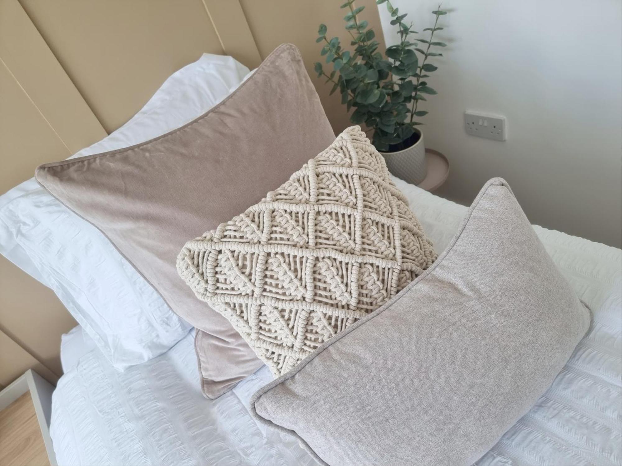 Spacious Town House - Centre, Free Parking, Sleeps 6, High-speed Wifi, En-suite, Great Location, A45, A46, Jlr, Nec, Airport, Warwick & Stratford Upon Avon - Fernwood - Your Away From Home!