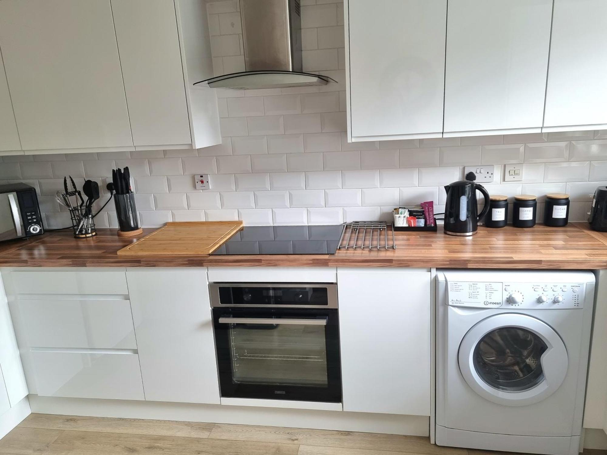 Spacious Town House - Centre, Free Parking, Sleeps 6, High-speed Wifi, En-suite, Great Location, A45, A46, Jlr, Nec, Airport, Warwick & Stratford Upon Avon - Fernwood - Your Away From Home! Сasa de vacaciones Coventry
