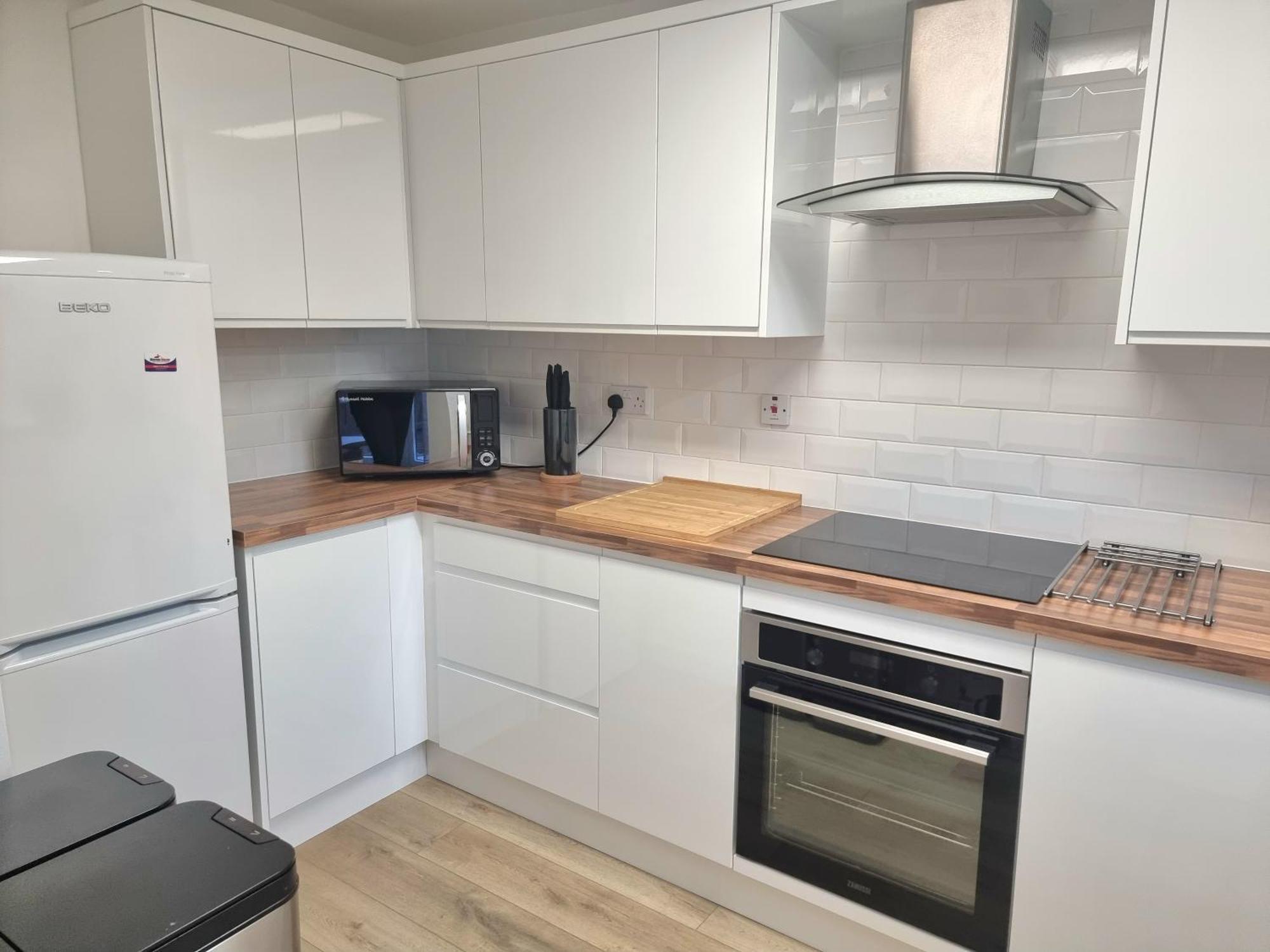 Spacious Town House - Centre, Free Parking, Sleeps 6, High-speed Wifi, En-suite, Great Location, A45, A46, Jlr, Nec, Airport, Warwick & Stratford Upon Avon - Fernwood - Your Away From Home! Coventry