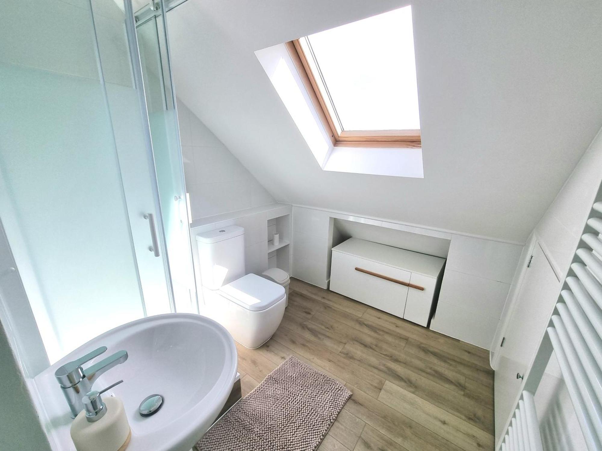 Spacious Town House - Centre, Free Parking, Sleeps 6, High-speed Wifi, En-suite, Great Location, A45, A46, Jlr, Nec, Airport, Warwick & Stratford Upon Avon - Fernwood - Your Away From Home! Coventry