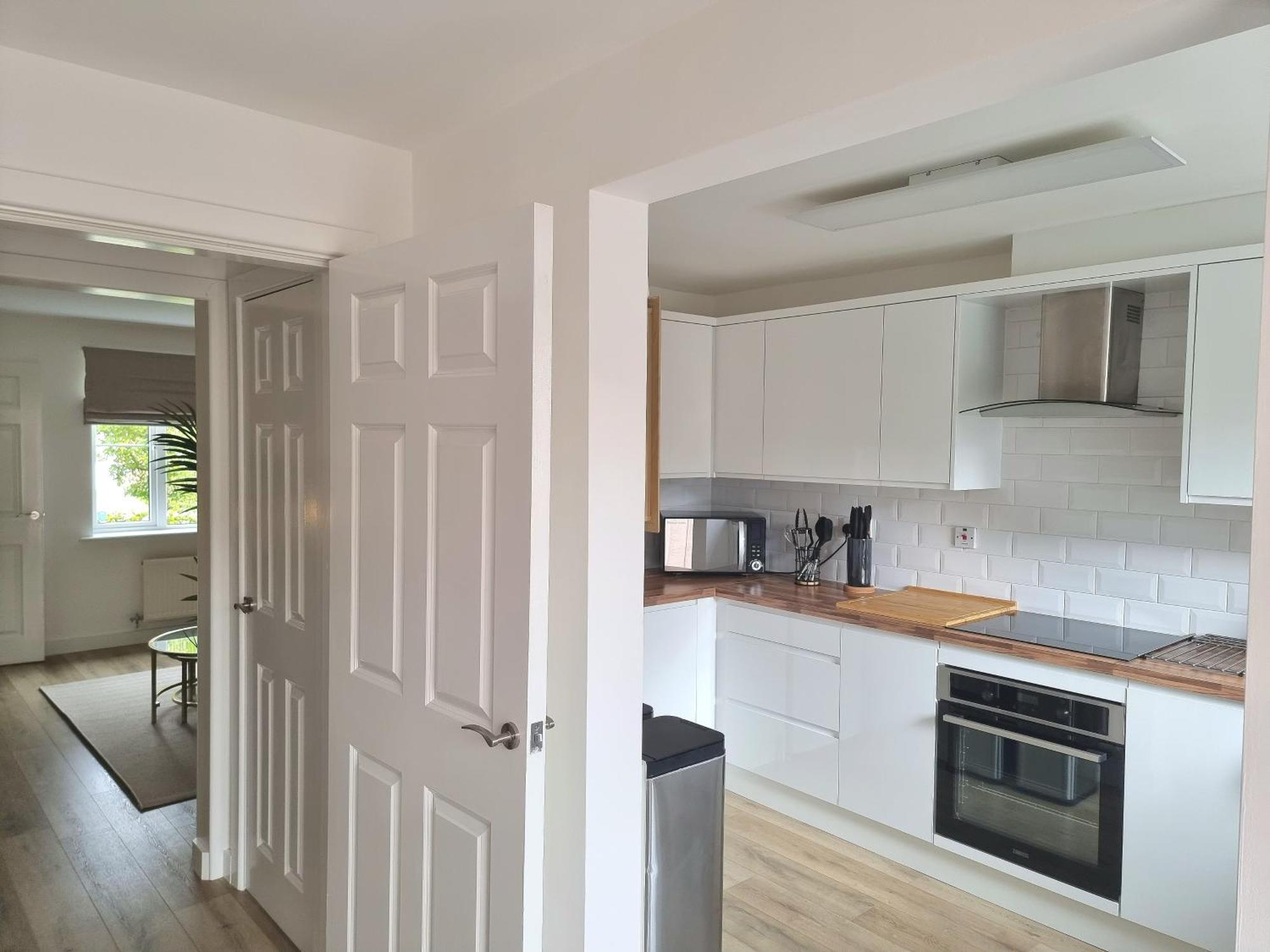 Spacious Town House - Centre, Free Parking, Sleeps 6, High-speed Wifi, En-suite, Great Location, A45, A46, Jlr, Nec, Airport, Warwick & Stratford Upon Avon - Fernwood - Your Away From Home! * Coventry