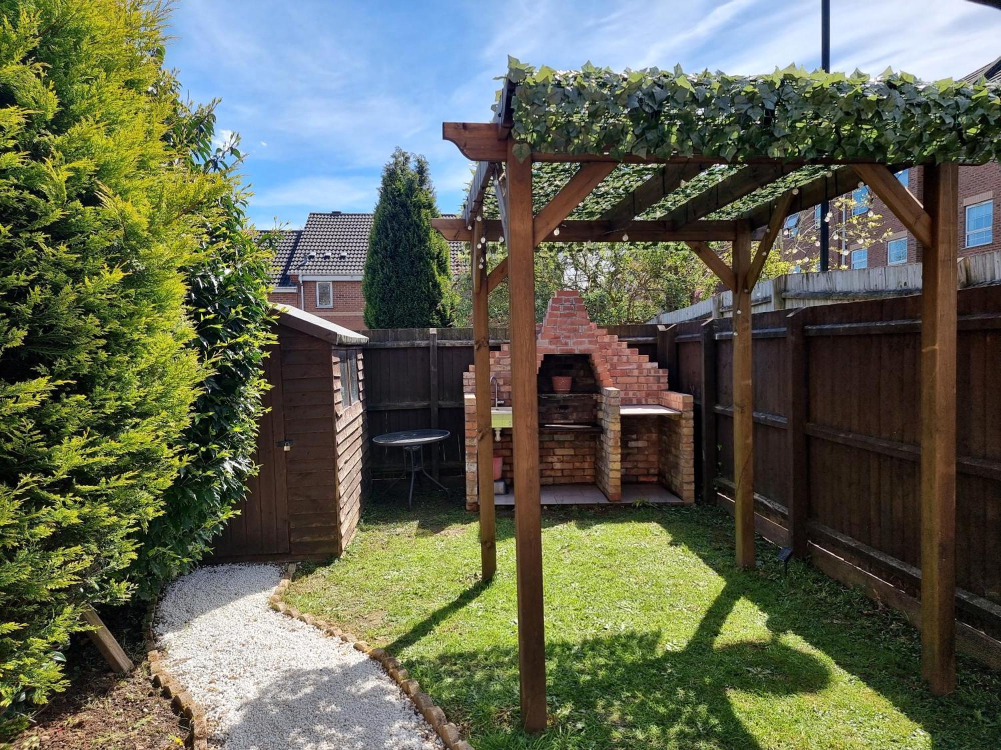 Spacious Town House - Centre, Free Parking, Sleeps 6, High-speed Wifi, En-suite, Great Location, A45, A46, Jlr, Nec, Airport, Warwick & Stratford Upon Avon - Fernwood - Your Away From Home!